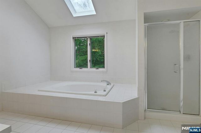 2 Rogers Court, Midland Park, NJ 07432