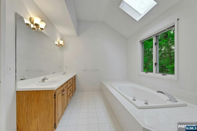 2 Rogers Court, Midland Park, NJ 07432