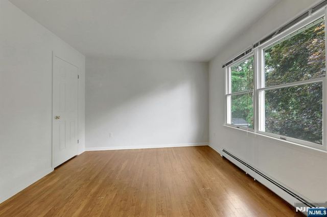 2 Rogers Court, Midland Park, NJ 07432