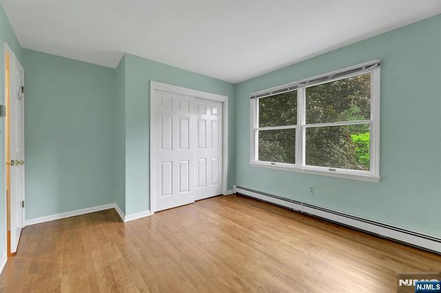 2 Rogers Court, Midland Park, NJ 07432