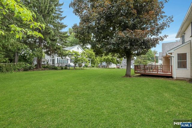 2 Rogers Court, Midland Park, NJ 07432