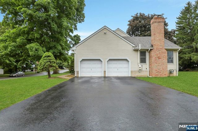 2 Rogers Court, Midland Park, NJ 07432