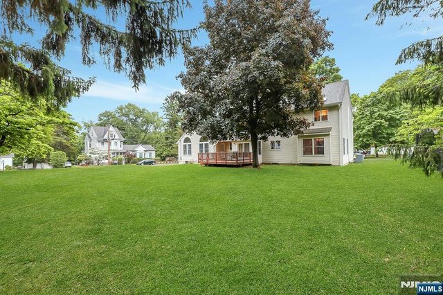 2 Rogers Court, Midland Park, NJ 07432