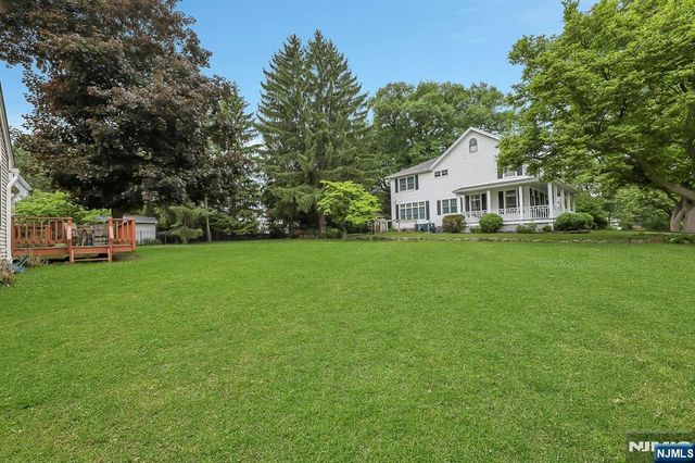 2 Rogers Court, Midland Park, NJ 07432