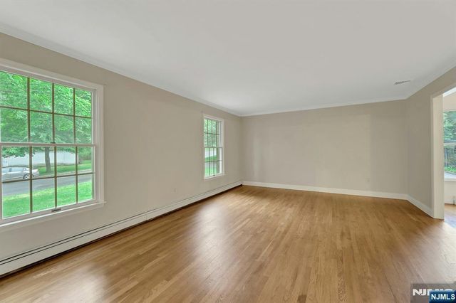 2 Rogers Court, Midland Park, NJ 07432