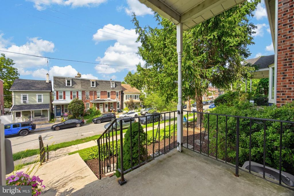 374 WASHINGTON AVE, PHOENIXVILLE, PA 19460 — photo 3