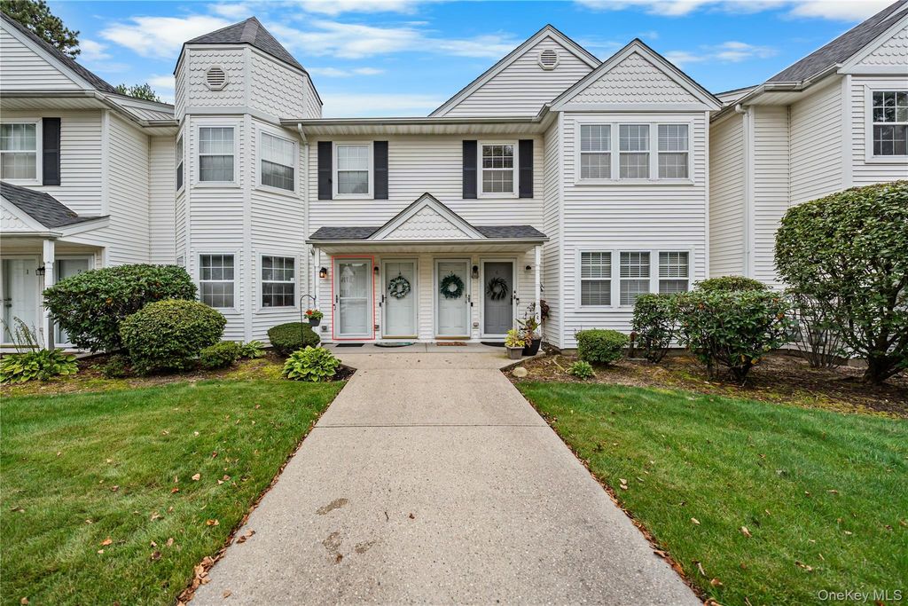 3 Victorian Lane, Medford, NY 11763 — exterior