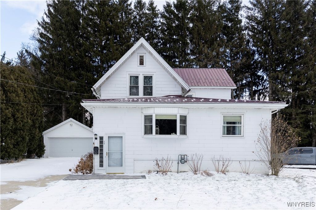 28 North Davis Street, Orchard Park, NY 14127