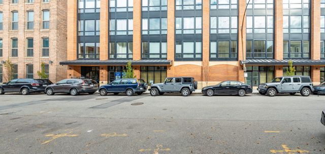 340 W 2nd St P21, Boston, MA 02127