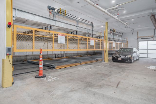 340 W 2nd St P21, Boston, MA 02127