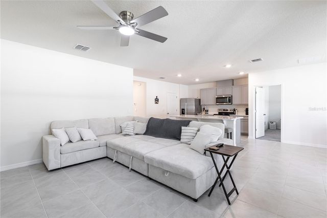 976 BEAR HAMMOCK DRIVE, Umatilla, FL 32784