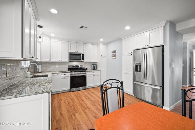 5 Limerick Place, Hazlet, NJ 07730