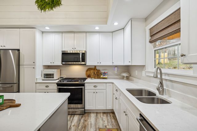 111 Dylark Dr, Waverly, TN 37185