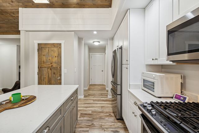 111 Dylark Dr, Waverly, TN 37185