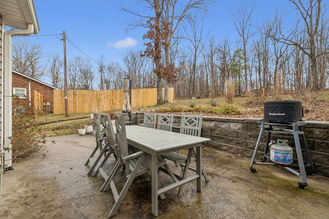 111 Dylark Dr, Waverly, TN 37185