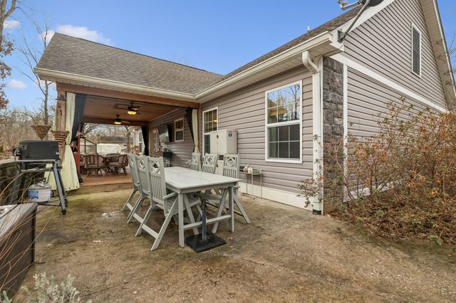 111 Dylark Dr, Waverly, TN 37185