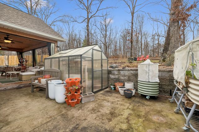 111 Dylark Dr, Waverly, TN 37185