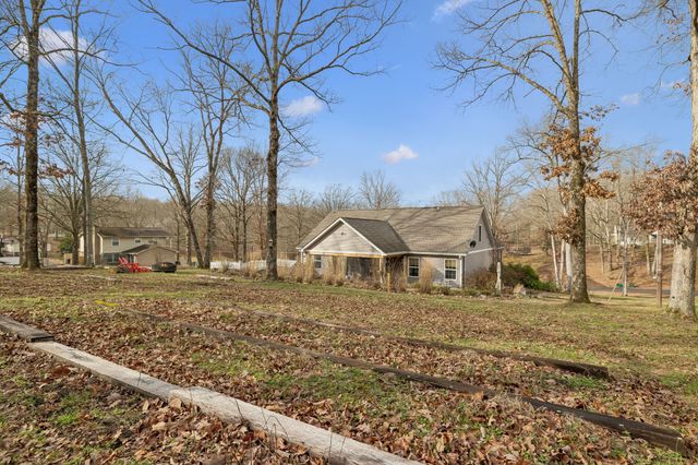 111 Dylark Dr, Waverly, TN 37185