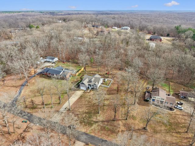 111 Dylark Dr, Waverly, TN 37185