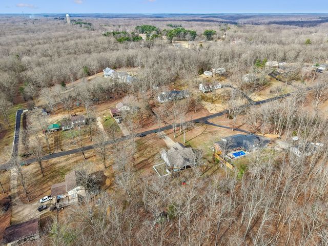 111 Dylark Dr, Waverly, TN 37185