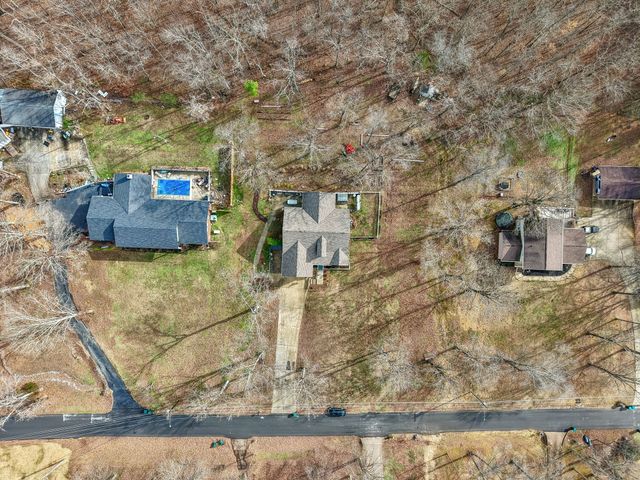 111 Dylark Dr, Waverly, TN 37185