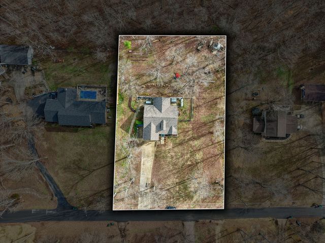 111 Dylark Dr, Waverly, TN 37185