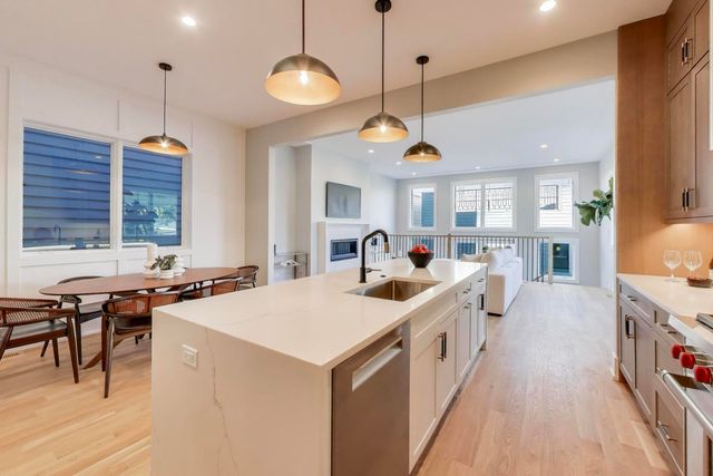 3929 N Francisco Avenue, Chicago, IL 60618