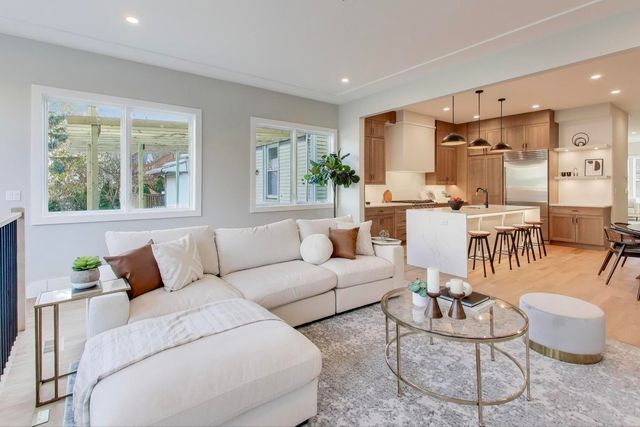 3929 N Francisco Avenue, Chicago, IL 60618