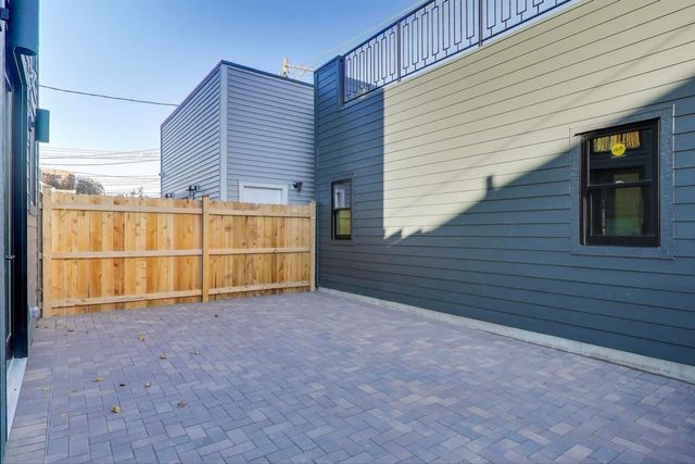 3929 N Francisco Avenue, Chicago, IL 60618