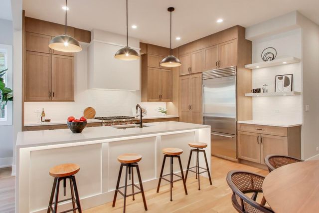 3929 N Francisco Avenue, Chicago, IL 60618