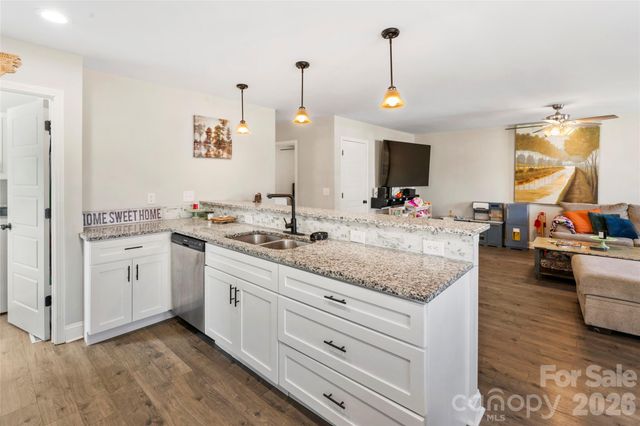 316 E Alabama Avenue, Bessemer City, NC 28016