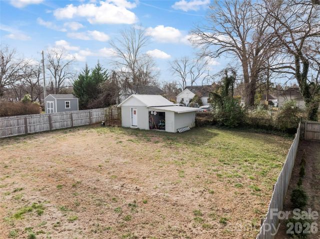 316 E Alabama Avenue, Bessemer City, NC 28016