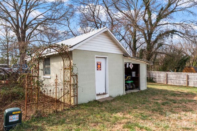 316 E Alabama Avenue, Bessemer City, NC 28016