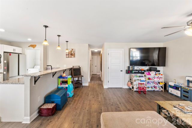 316 E Alabama Avenue, Bessemer City, NC 28016