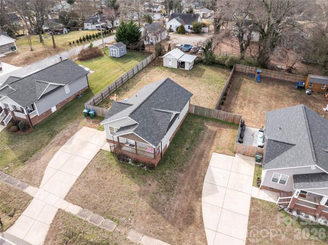 316 E Alabama Avenue, Bessemer City, NC 28016