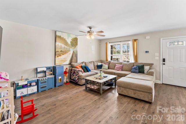 316 E Alabama Avenue, Bessemer City, NC 28016