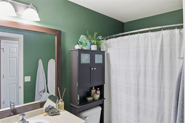 4115 John Hart Place, Eau Claire, WI 54703