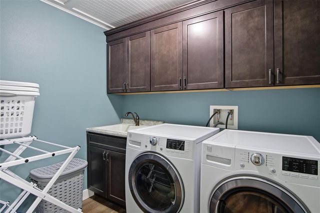 4115 John Hart Place, Eau Claire, WI 54703