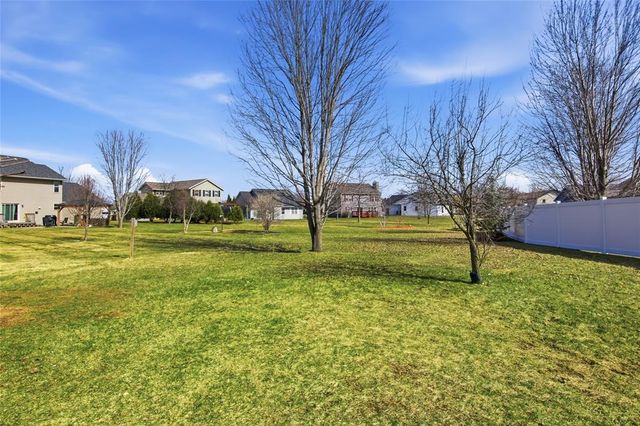 4115 John Hart Place, Eau Claire, WI 54703