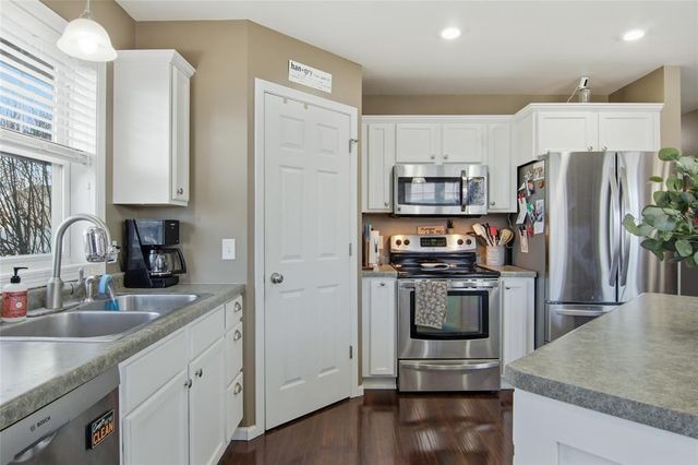 4115 John Hart Place, Eau Claire, WI 54703
