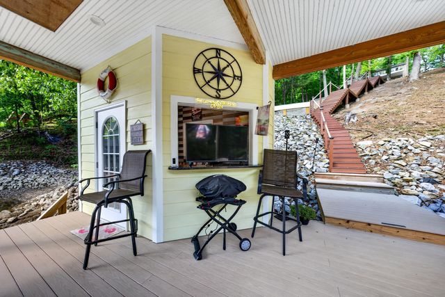 120 Lemon LN, Hardy, VA 24101