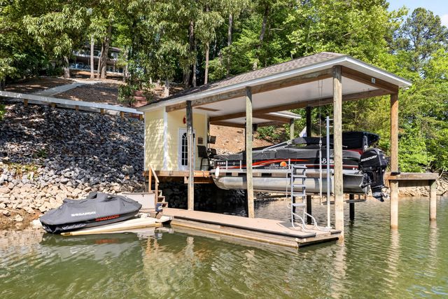 120 Lemon LN, Hardy, VA 24101