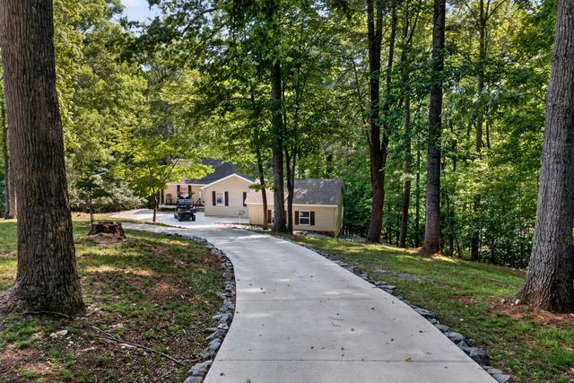 120 Lemon LN, Hardy, VA 24101