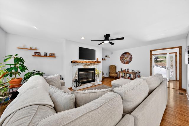 120 Lemon LN, Hardy, VA 24101