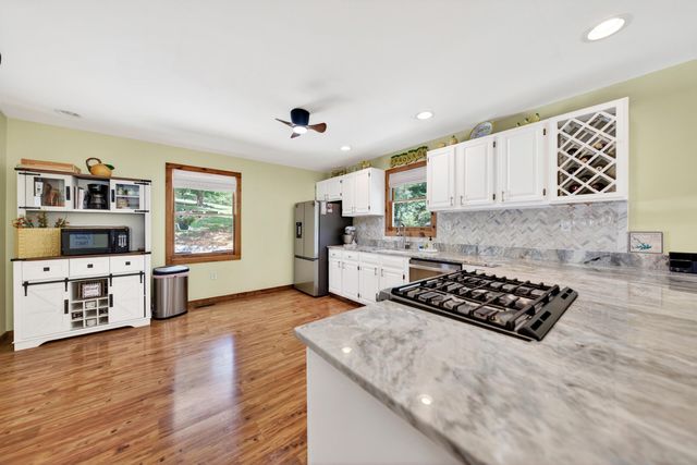 120 Lemon LN, Hardy, VA 24101