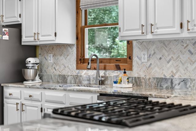 120 Lemon LN, Hardy, VA 24101