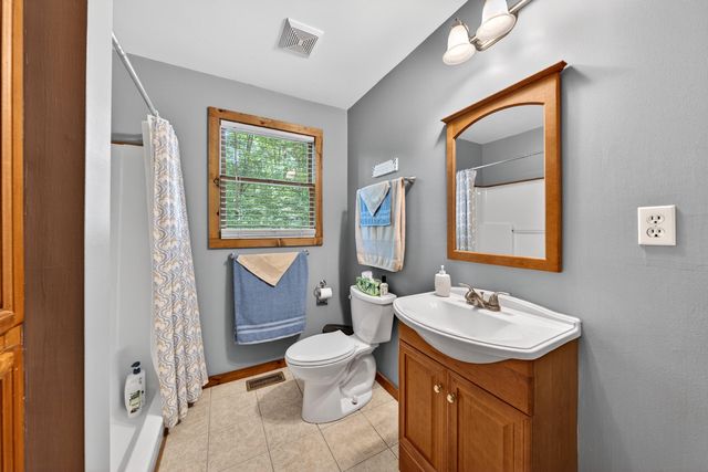 120 Lemon LN, Hardy, VA 24101