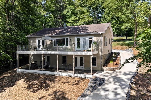120 Lemon LN, Hardy, VA 24101
