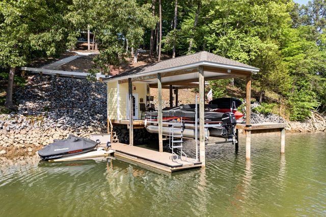 120 Lemon LN, Hardy, VA 24101