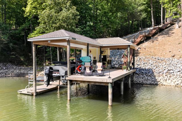 120 Lemon LN, Hardy, VA 24101